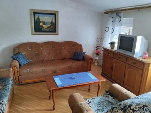 Rent, one bedroom apartment, 30m², Centar, Nikšić - image 2