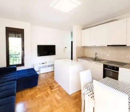 Sale, two bedroom apartment, 58m², Bečići, Budva - image 2