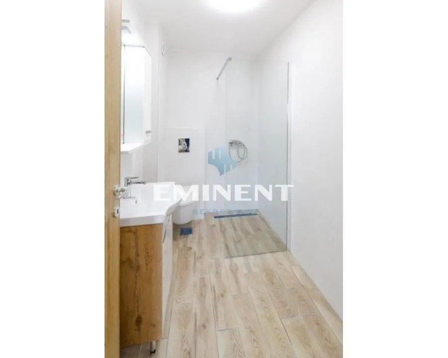 Izdavanje, dvosoban stan, 40m², Zemun Gornji Grad, Zemun Sve Podlokacije