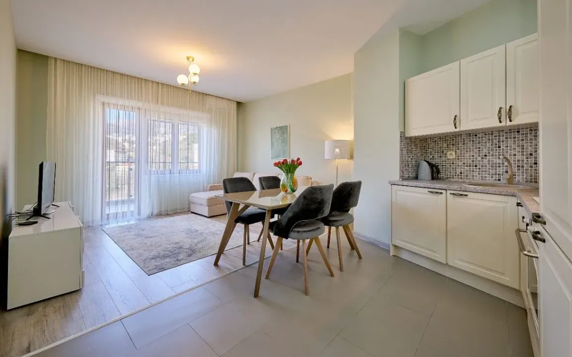 Izdavanje, jednosoban stan, 60m², Bečići, Budva