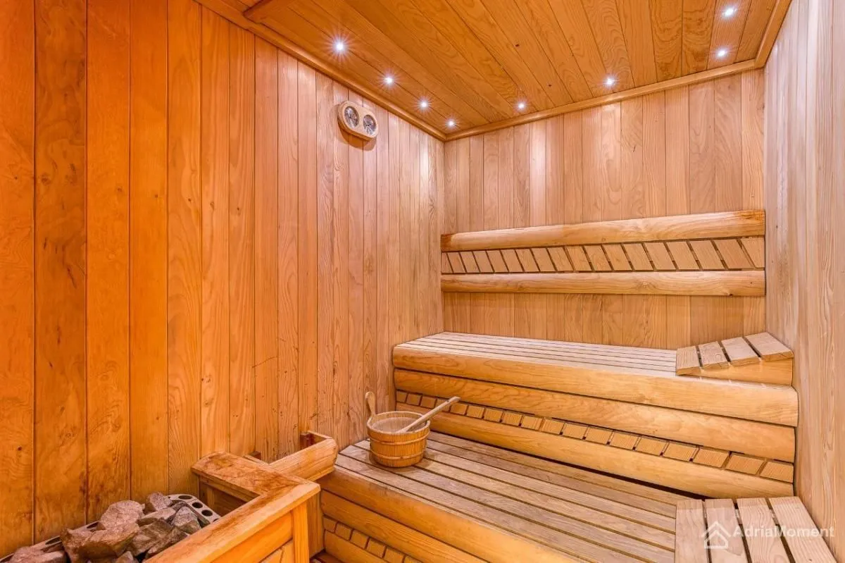 Sale, house, 495m², Bečići, Budva