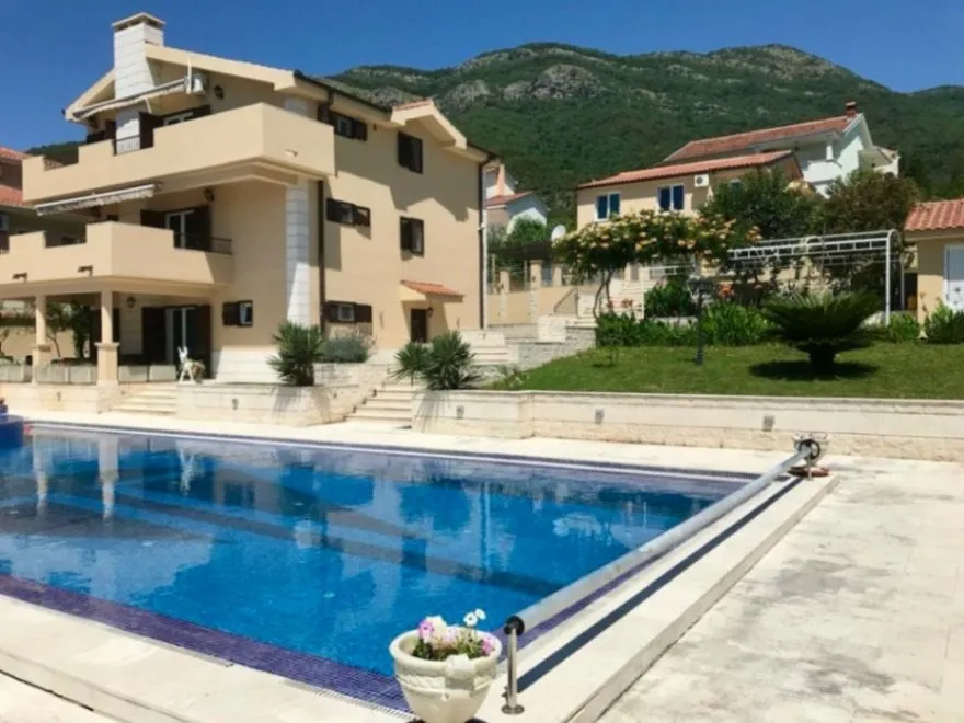 Sale, house, 230m², Đenovići, Herceg Novi