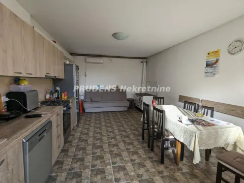 Sale, house, 220m², Zemun Ugrinovci, Zemun Sve Podlokacije - image 11
