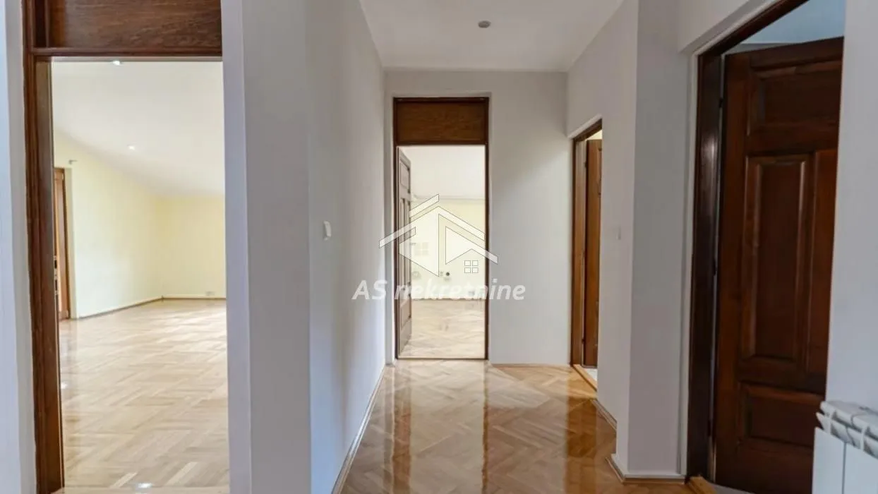 Izdavanje, stan, 210m², Savski Venac, Beograd