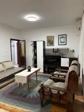 Furnished living room with a seating set and TV cabinet. - image 2