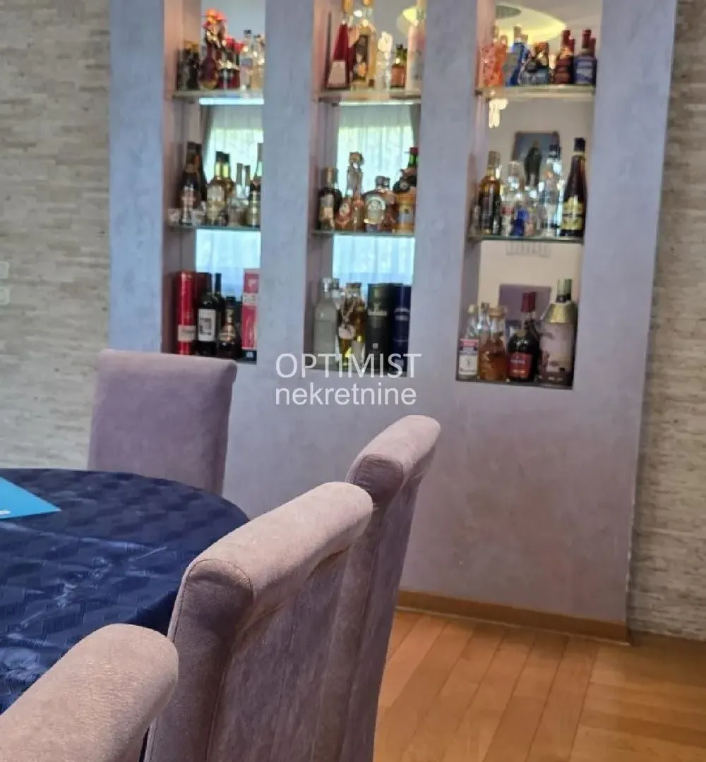 Sale, four bedroom apartment, 124m², Voždovac Sve Podlokacije, Beograd