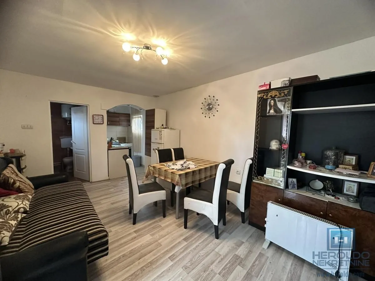 Sale, house, 300m², Ćuprija, Srbija