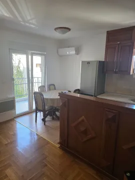 Dining area with kitchen and access to the terrace. - image 4