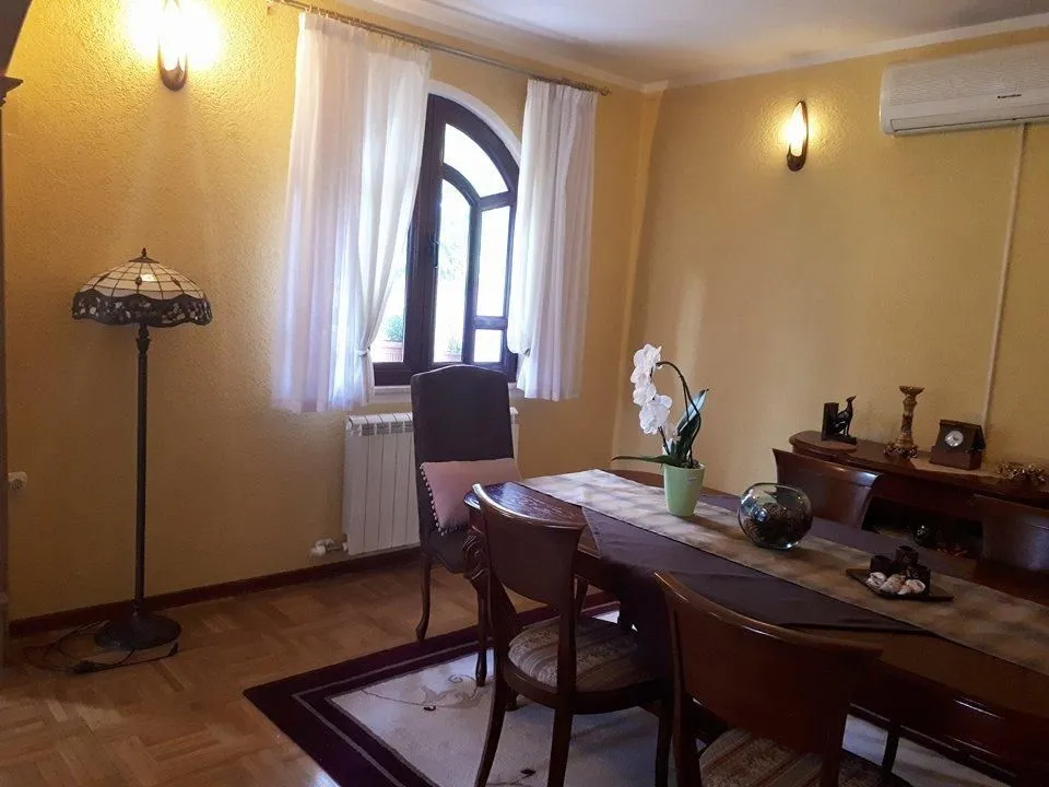 Rent, house, 240m², Zagorič, Podgorica