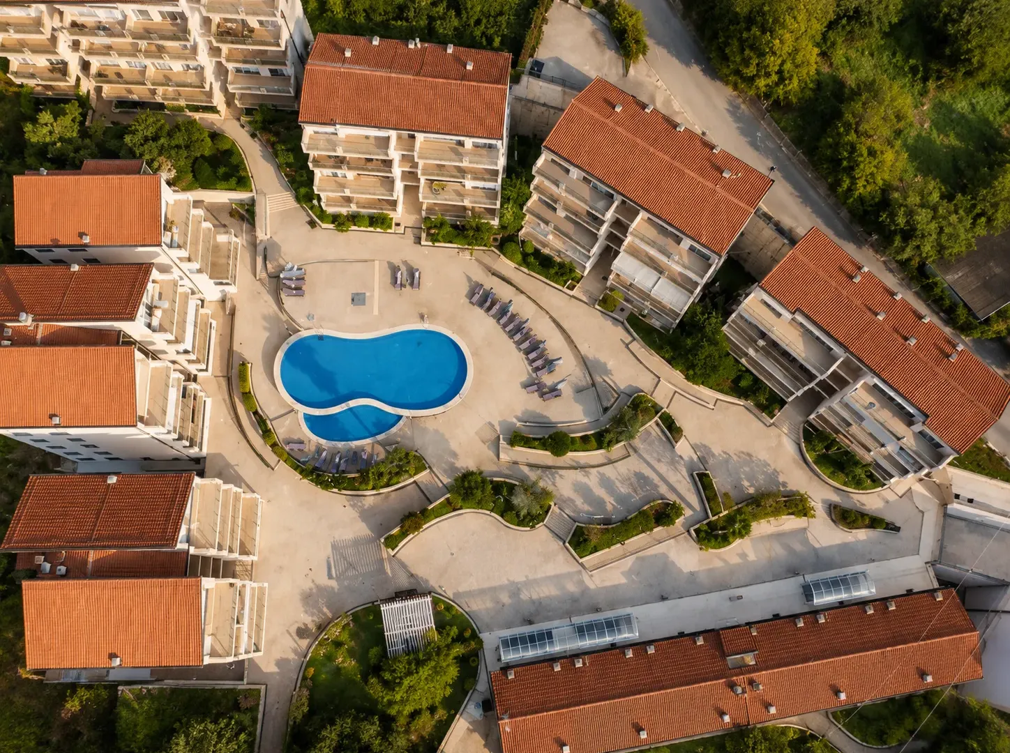 Izdavanje, dvosoban stan, 78m², Pržno, Budva