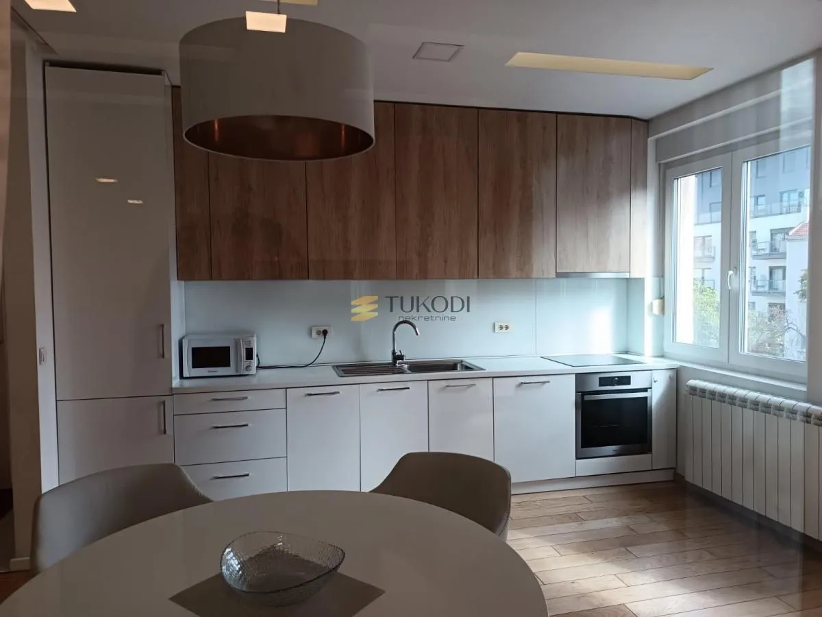 Izdavanje, trosoban stan, 66m², Slavija, Vračar Sve Podlokacije