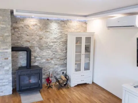 Izdavanje, kuća, 111m², Lastva Grbaljska, Kotor - image 11