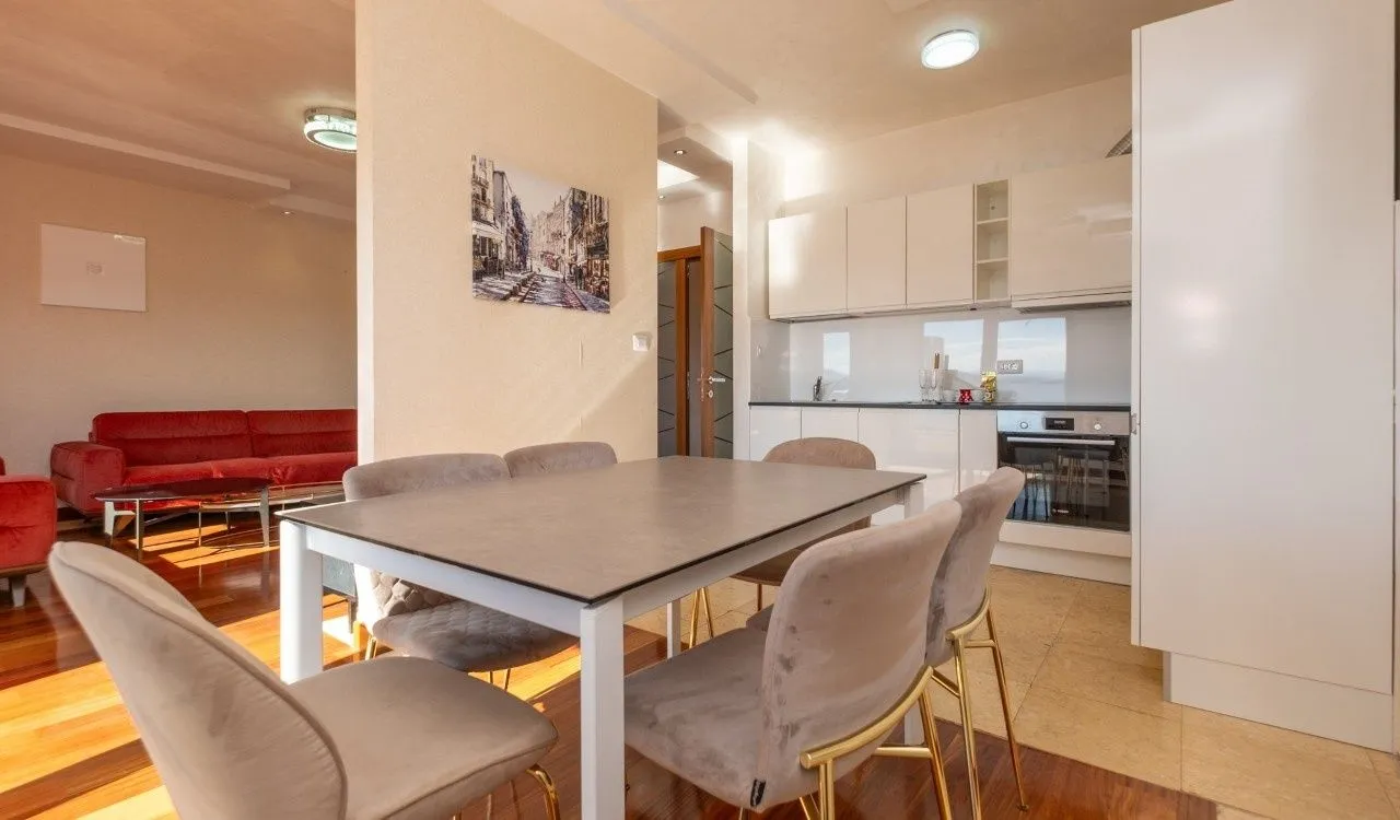 Rent, four bedroom apartment, 140m², Podgorica, Crna Gora