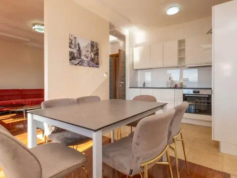 Rent, four bedroom apartment, 140m², Podgorica, Crna Gora - image 3