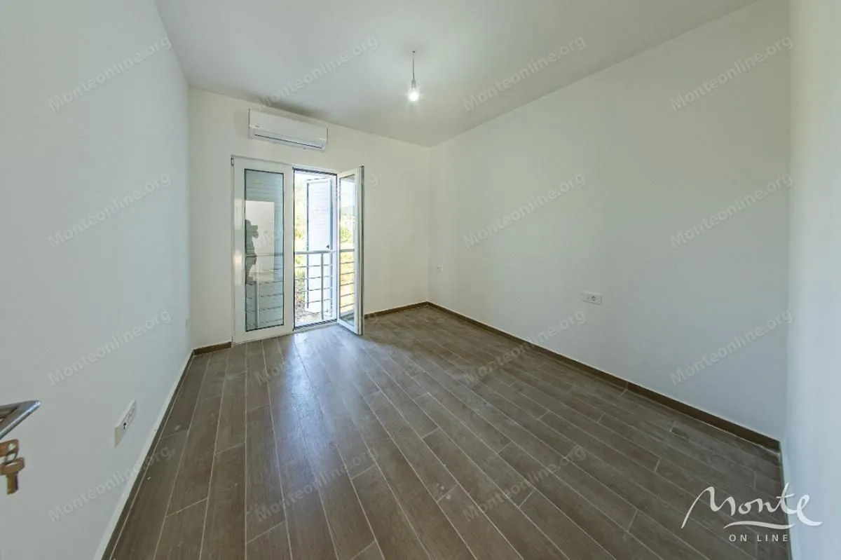 Prodaja, dvosoban stan, 73m², Đenovići, Herceg Novi