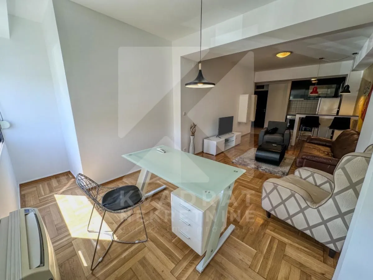 Izdavanje, jednosoban stan, 57m², City Kvart, Podgorica