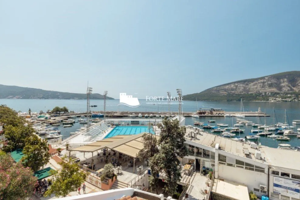 Prodaja, trosoban stan, 244m², Herceg Novi, Crna Gora