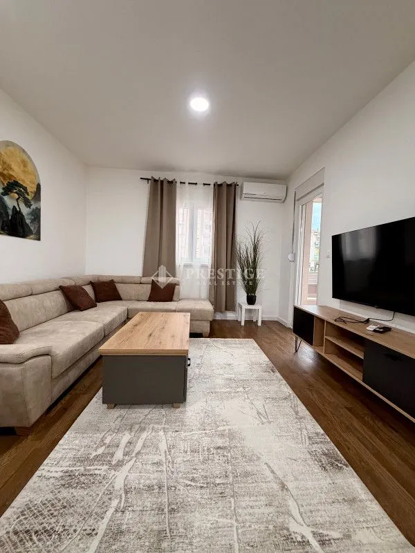 Izdavanje, jednosoban stan, 46m², Stari Aerodrom, Podgorica