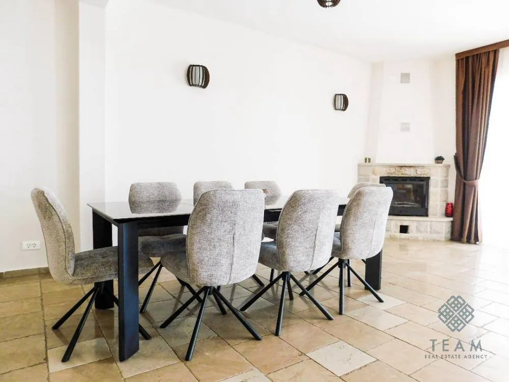 Izdavanje, kuća, 180m², Reževići, Budva