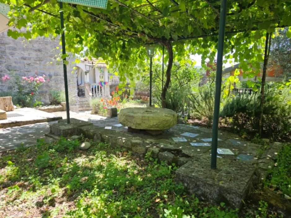 Rent, house, 90m², Brdišta, Tivat