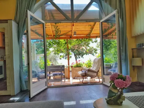 Rent, one bedroom apartment, 60m², Sveti Stefan, Budva - image 2