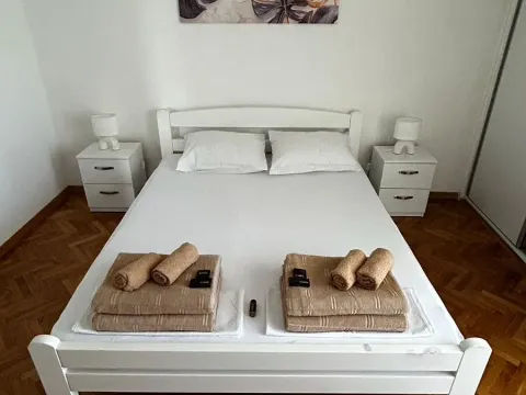 Izdavanje, jednosoban stan, 51m², Centar, Bar - image 6