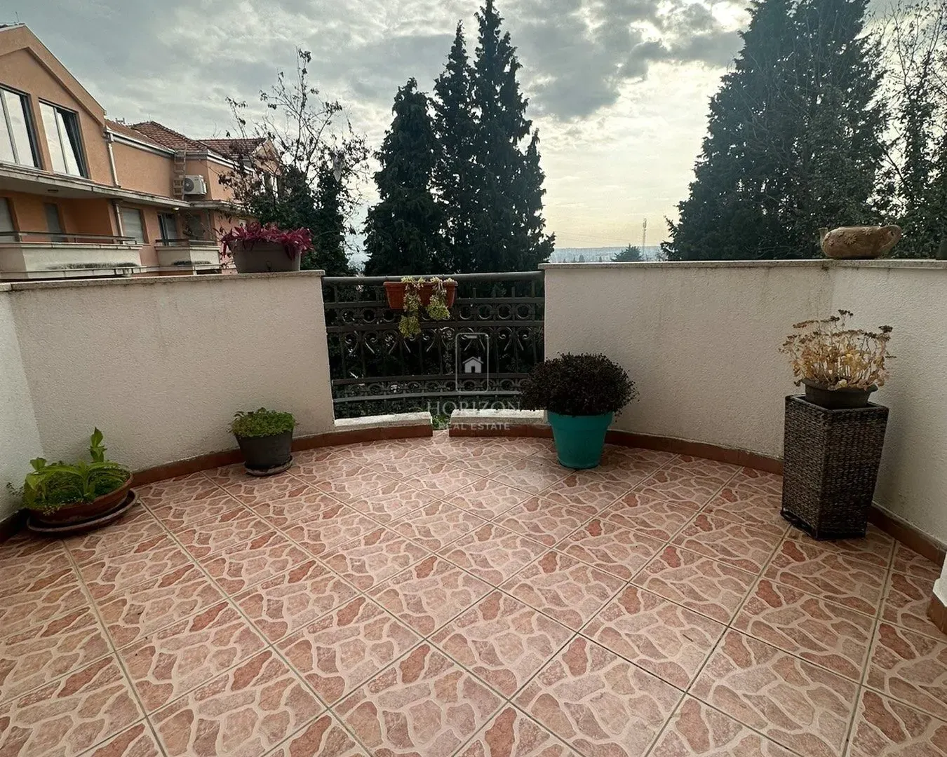 Rent, house, 300m², Gorica C, Podgorica