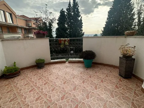 Rent, house, 300m², Gorica C, Podgorica - image 12