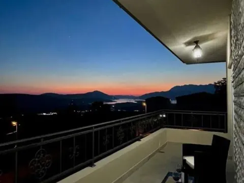 Izdavanje, četvorosoban stan, 240m², Kotor, Crna Gora - image 14