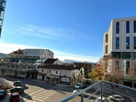 Izdavanje, jednosoban stan, 53m², Centar, Podgorica - image 6