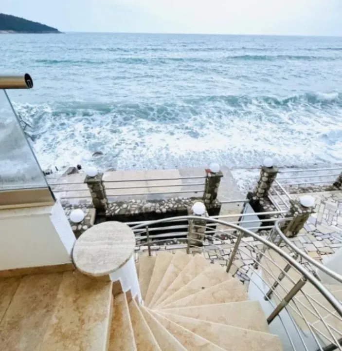 Prodaja, dvosoban stan, 122m², Kruče, Ulcinj