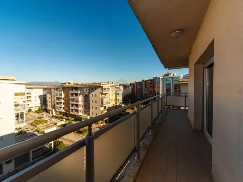 Izdavanje, jednosoban stan, 55m², City Kvart, Podgorica - image 9