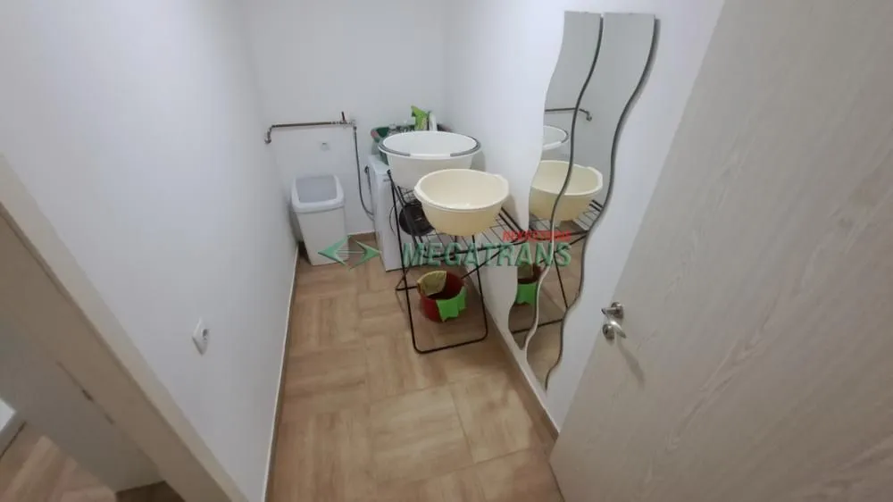 Izdavanje, kuća, 200m², Salajka, Novi Sad Sve Podlokacije