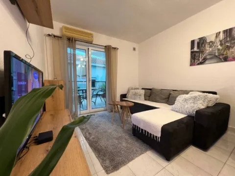 Izdavanje, jednosoban stan, 42m², Đenovići, Herceg Novi - image 4