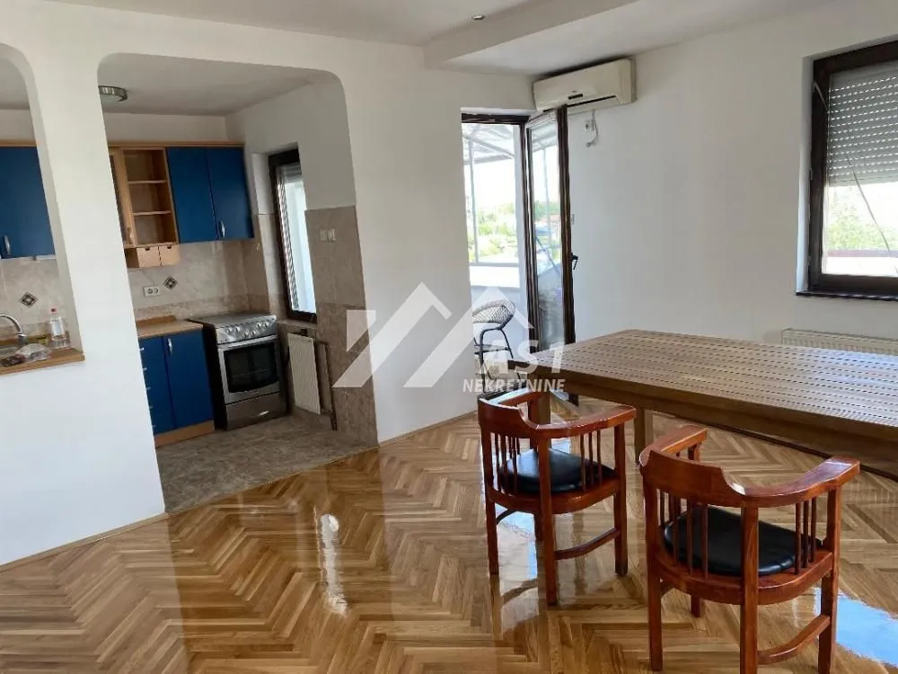Izdavanje, četvorosoban stan, 100m², Bulevar Evrope, Novi Sad Sve Podlokacije