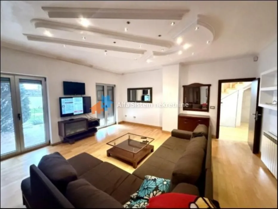 Rent, house, 200m², Surčin, Beograd