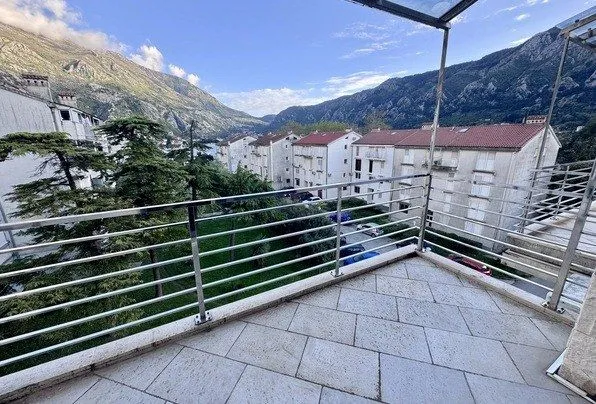 Prodaja, dvosoban stan, 121m², Dobrota, Kotor