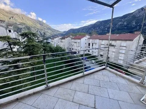 Prodaja, dvosoban stan, 121m², Dobrota, Kotor - image 2