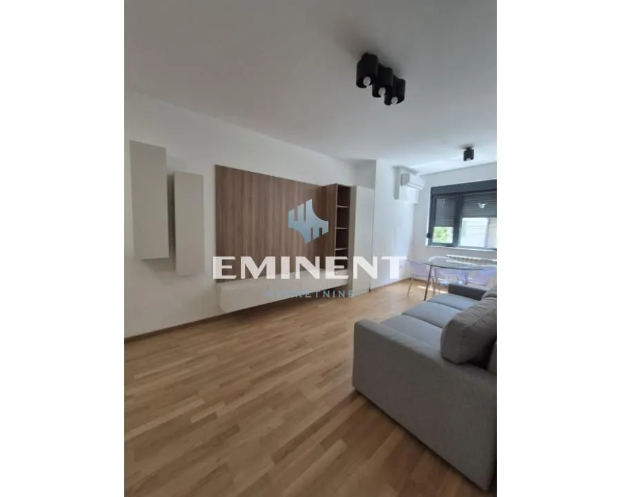 Izdavanje, trosoban stan, 54m², Banovo Brdo, Beograd