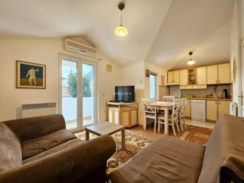 Izdavanje, jednosoban stan, 38m², Budva, Crna Gora