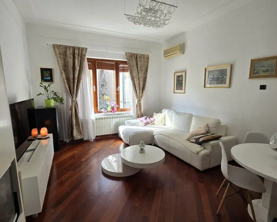 Izdavanje, trosoban stan, 86m², Kalenić Pijaca, Vračar Sve Podlokacije