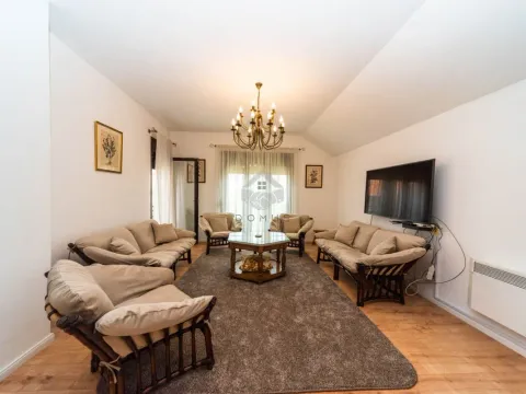 Izdavanje, trosoban stan, 100m², Gornja Gorica, Podgorica - image 2