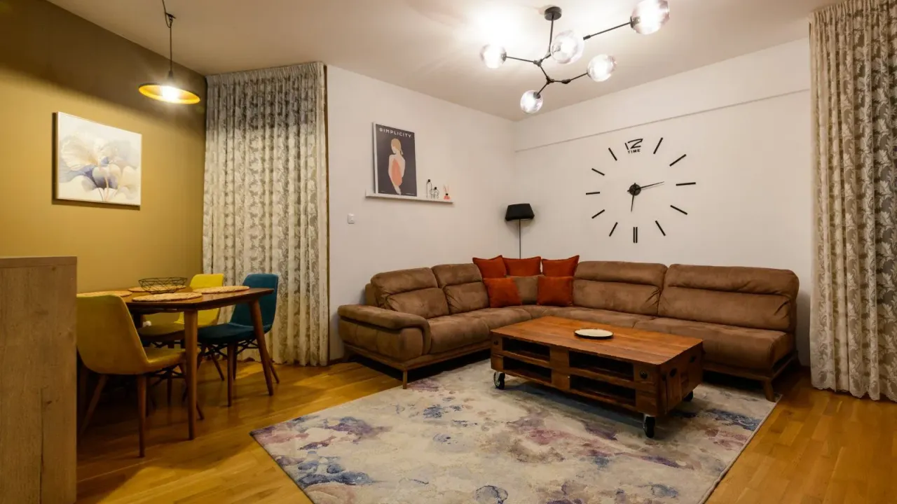 Izdavanje, dvosoban stan, 67m², Blok 9, Podgorica