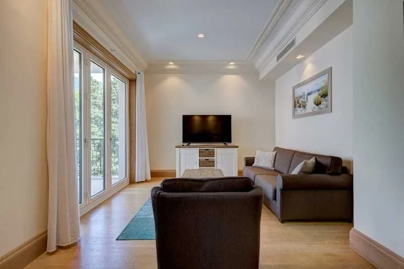 Prodaja, jednosoban stan, 74m², Tivat, Crna Gora