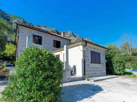 Prodaja, kuća, 130m², Muo, Kotor - image 5