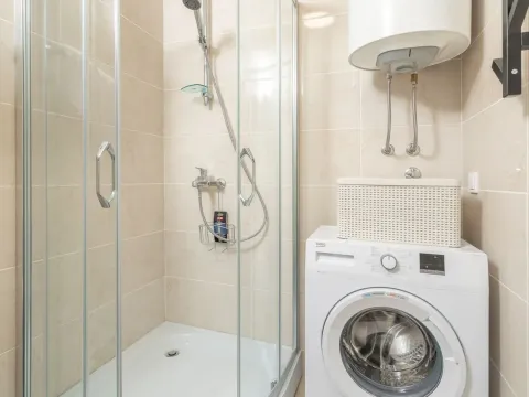 Izdavanje, jednosoban stan, 50m², Budva, Crna Gora - image 13