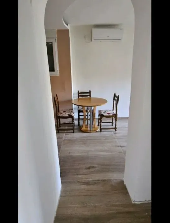 Izdavanje, dvosoban stan, 40m², Centar, Danilovgrad