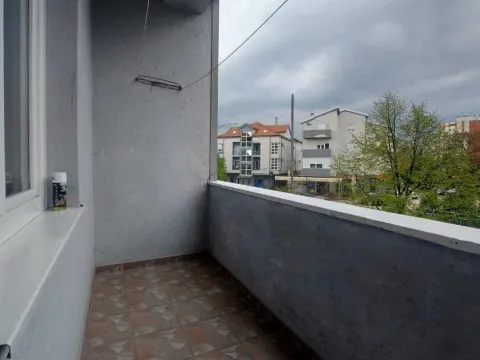 Izdavanje, jednosoban stan, 49m², Centar, Nikšić - image 12