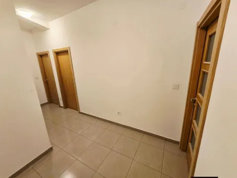 Prodaja, dvosoban stan, 72m², Stari Aerodrom, Podgorica - image 10