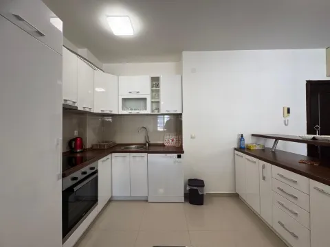 Izdavanje, stan, 95m², Centar, Budva - image 3